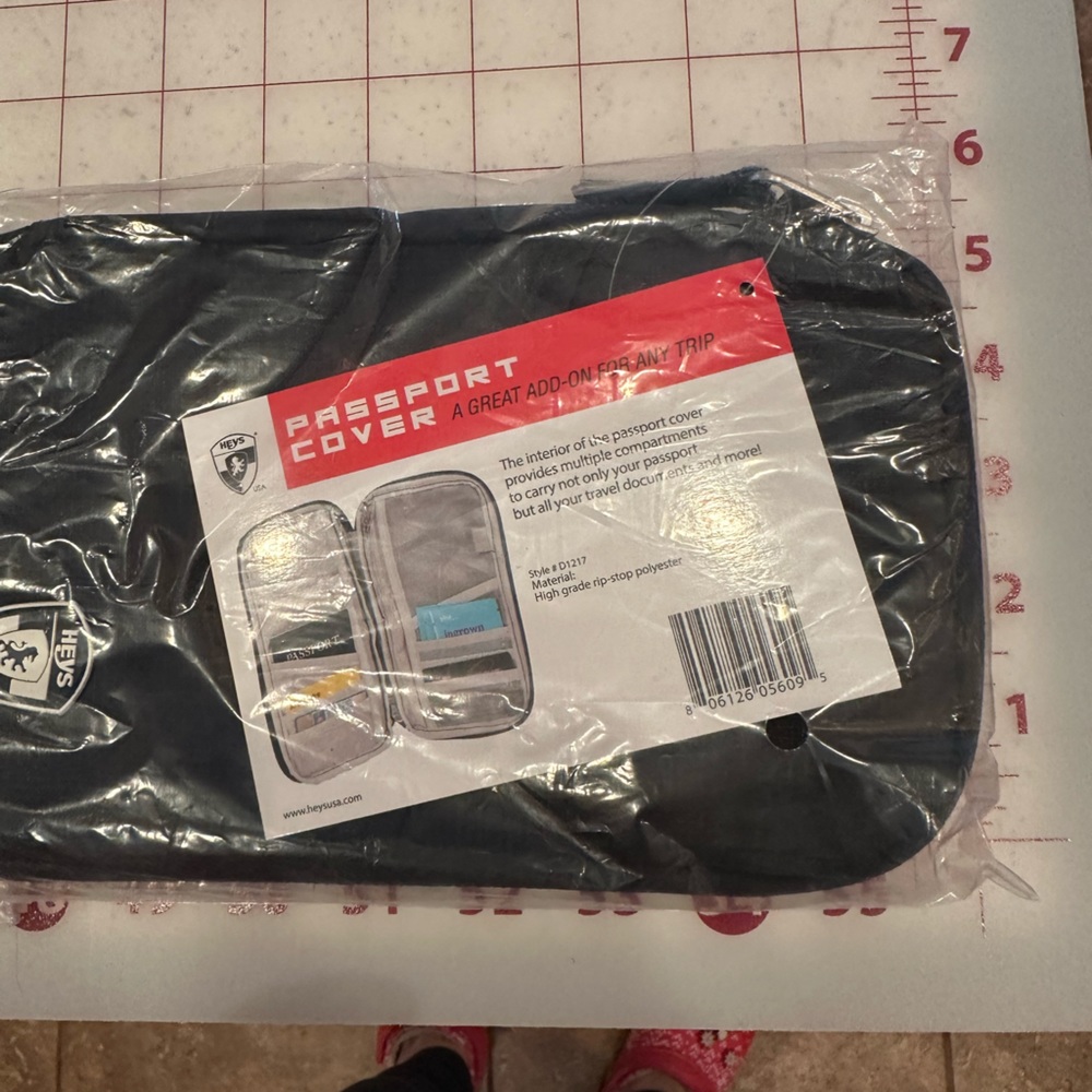 NWT Heys Travel Passport wallet & Cover Black - Picture 4 of 7